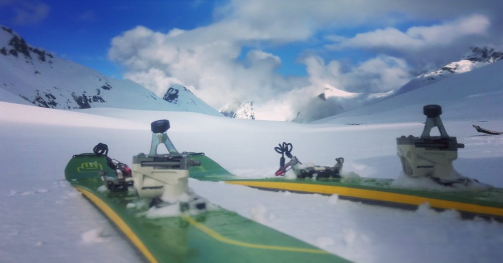 Plan raz sol ski dans la neige