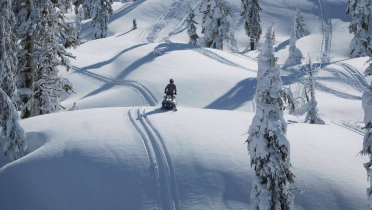 Motoneige hors-piste