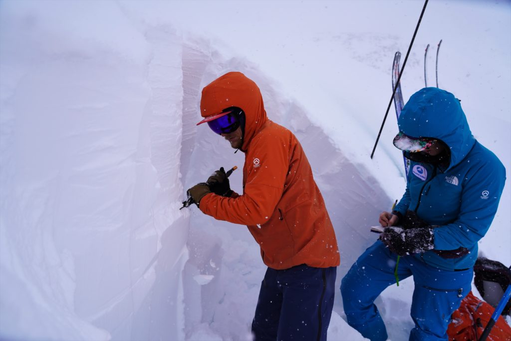 Technicien et prévisionniste en avalanche